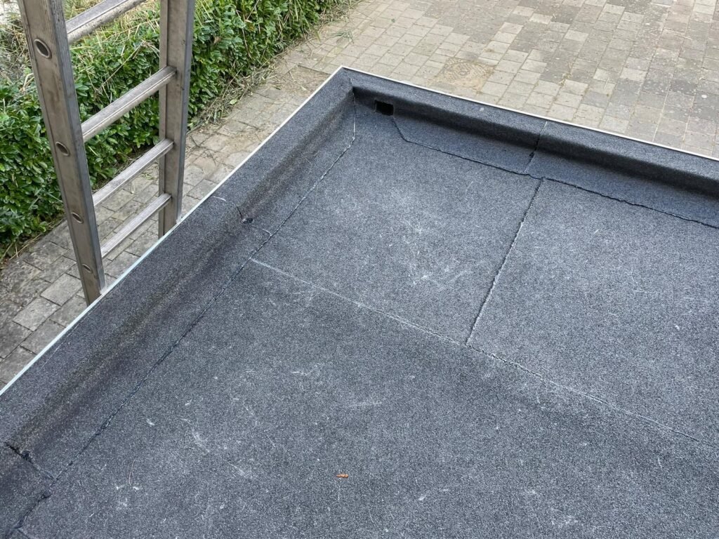 Plat dak onderhoud in Amsterdam door Platinum Dakdekkers