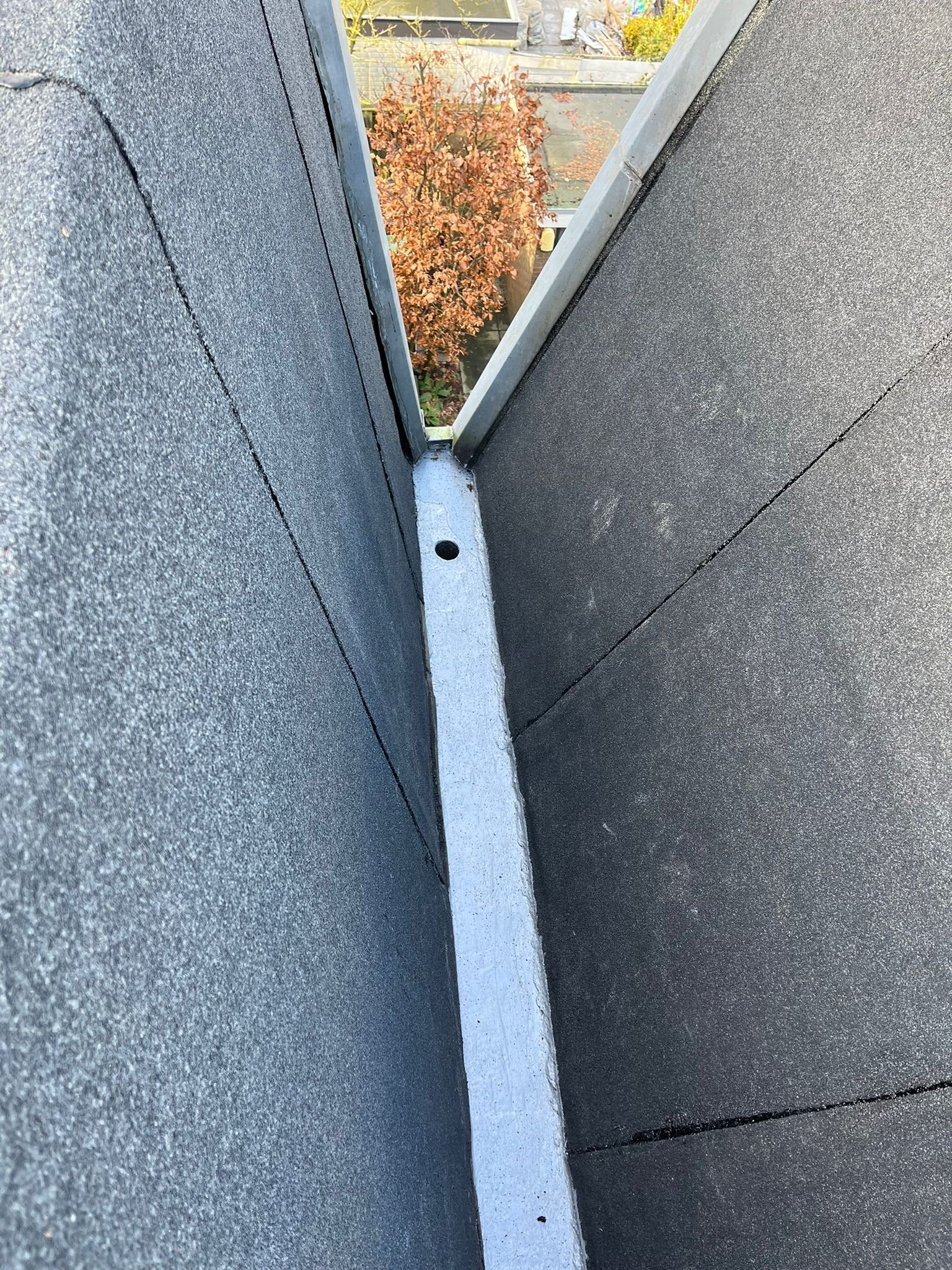 Nieuwe dakpannen geplaatst door Platinum Dakdekkers Amsterdam