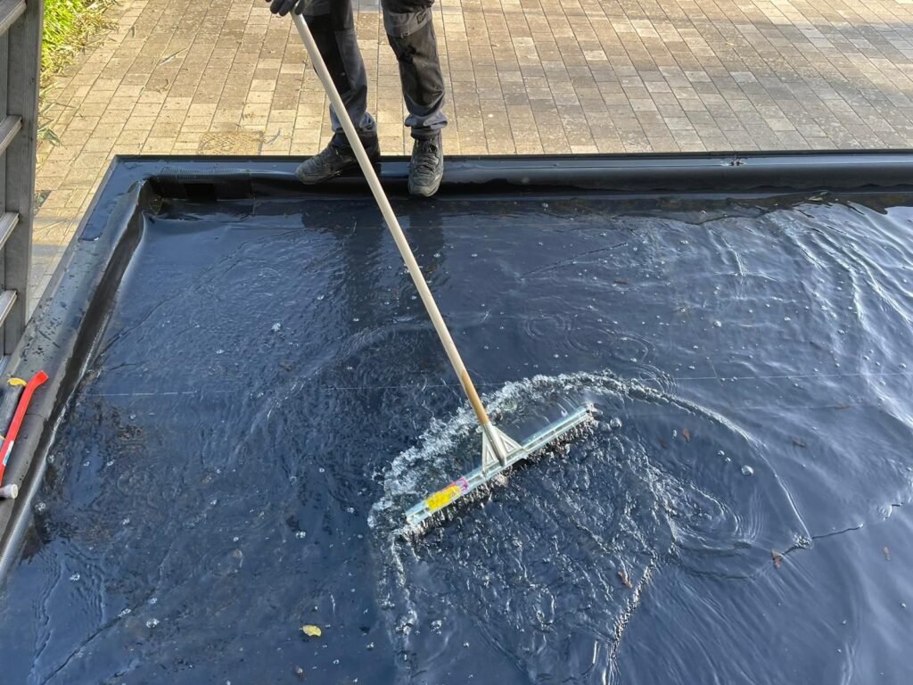 Dakinspectie uitgevoerd door dakdekker Amsterdam